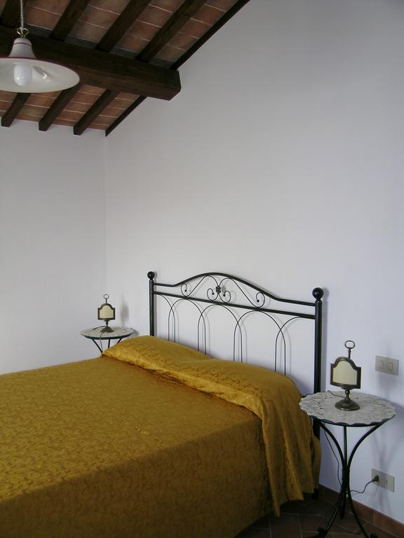Agriturismo Podere Ossaia Кортона Номер фото