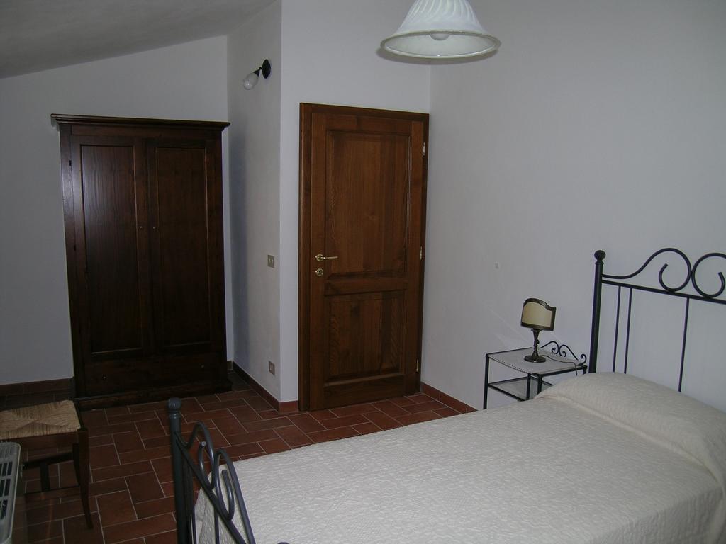 Agriturismo Podere Ossaia Кортона Номер фото