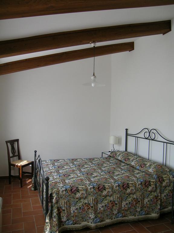 Agriturismo Podere Ossaia Кортона Номер фото